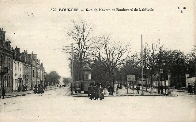 Bourges (18) La rue de Nevers CPA