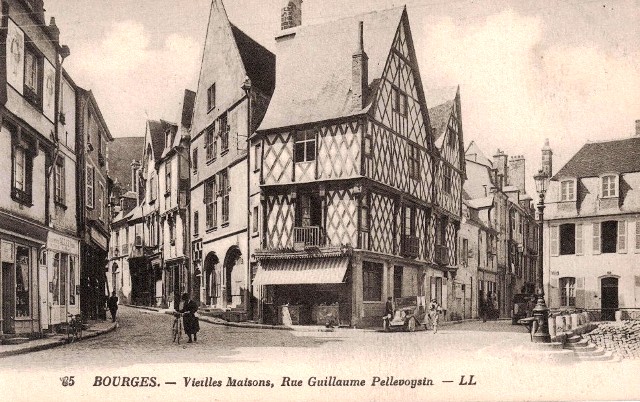 Bourges (18) La rue Pellevoysin CPA