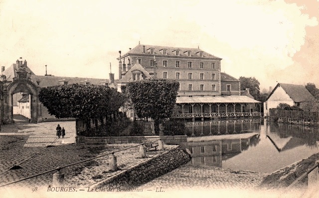 Bourges (18) Le clos des Bénédictins CPA