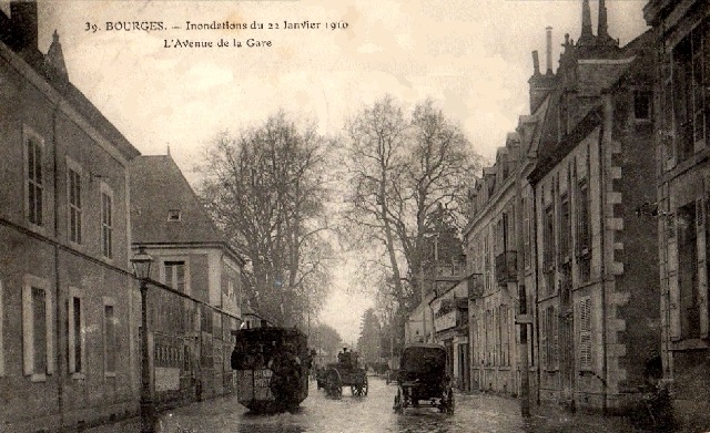 Bourges (18) Les inondations de 1910 CPA