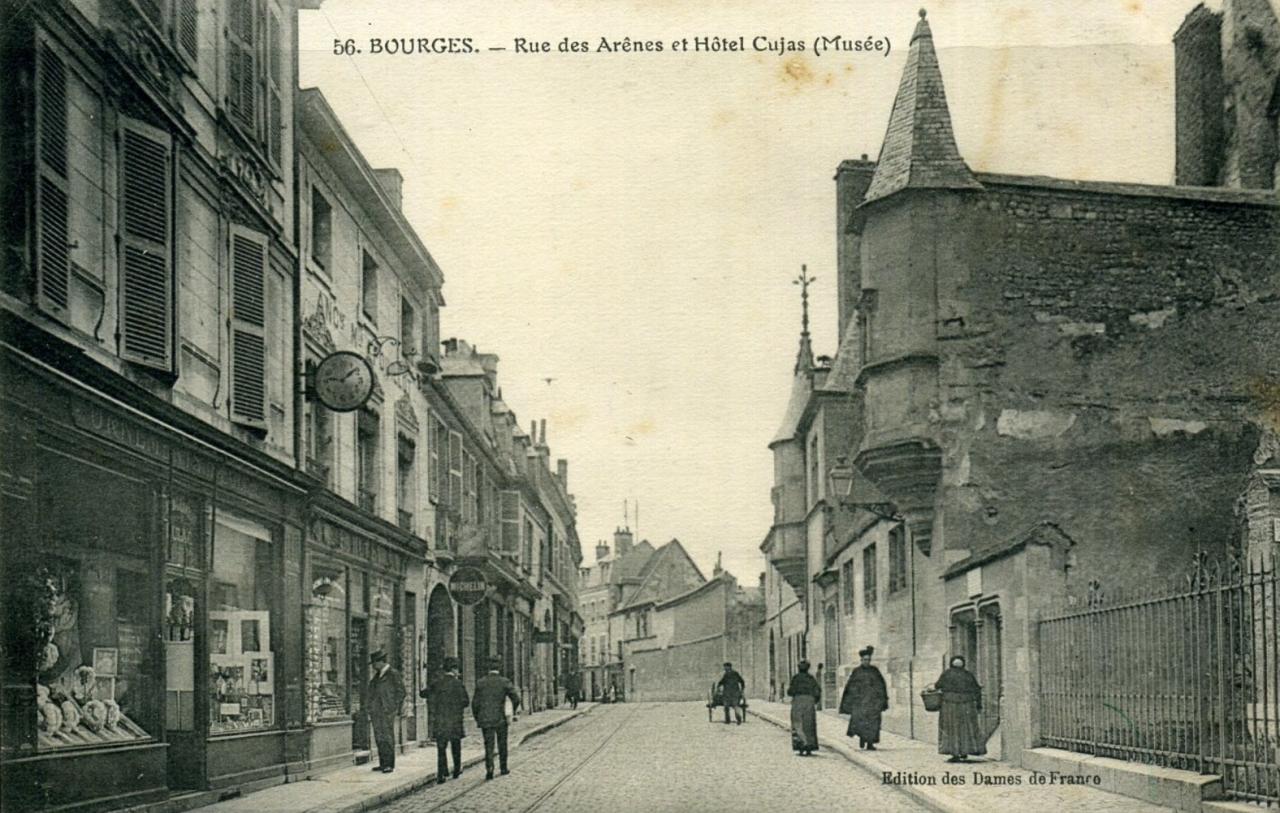 Bourges (Cher) La rue des Arènes CPA