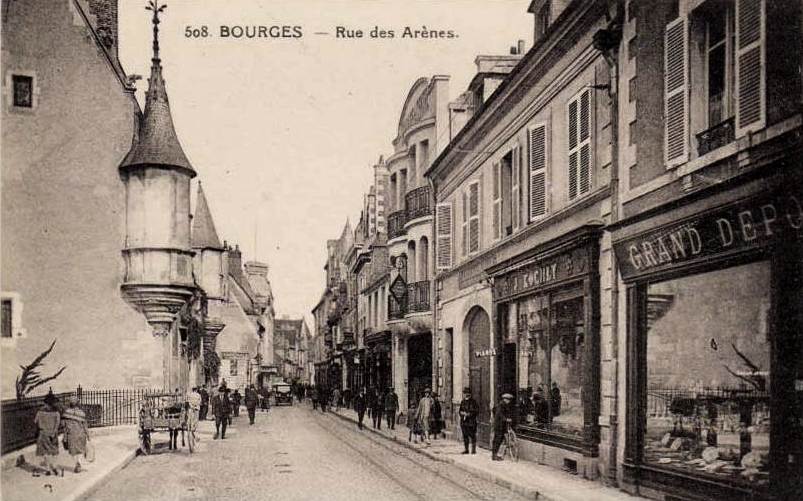 Bourges (Cher) La rue des Arènes CPA