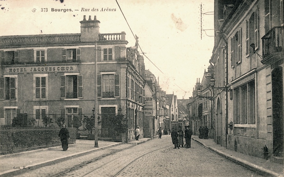 Bourges (Cher) La rue des Arènes CPA