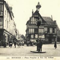 Bourges (Cher) La rue des Arènes et la place CPA