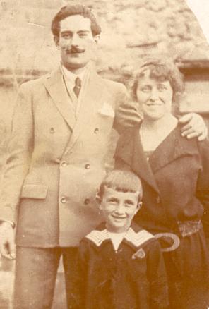 Jules Philippe Alexandre Bourrié (avec son épouse et son fils) en 1924