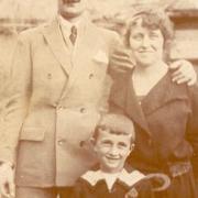 Jules Philippe Alexandre Bourrié (avec son épouse et son fils) en 1924
