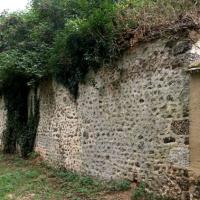 Le mur de l'ancien prieuré