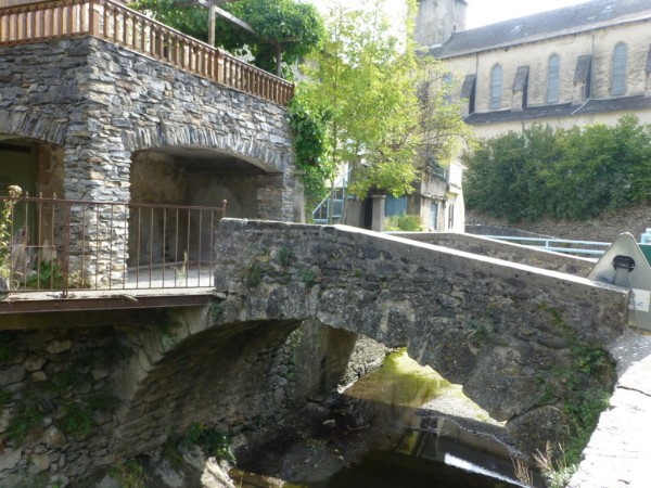 Brusque aveyron dans le village