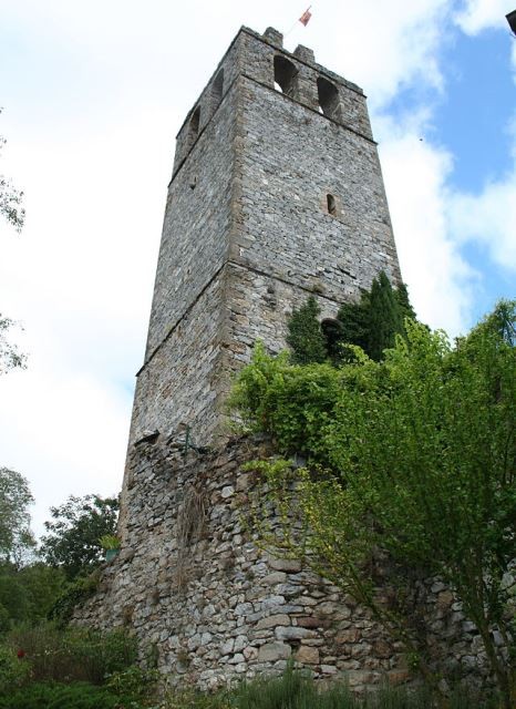 Le clocher de l'ancienne église Saint Jacques du castellas