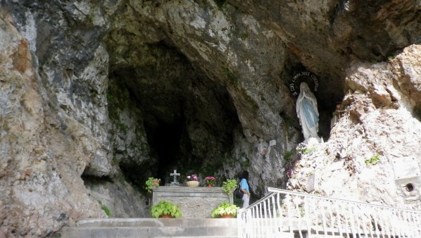 Brusque aveyron grotte des baumes interieur