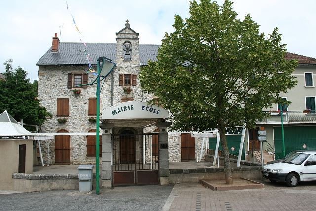 Brusque aveyron mairie ecole