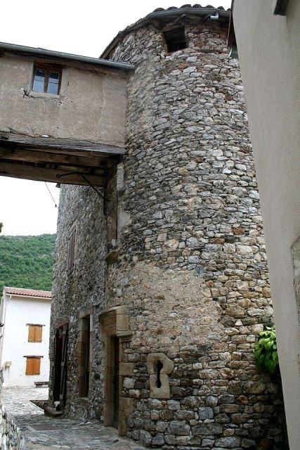 Brusque aveyron maison carriere