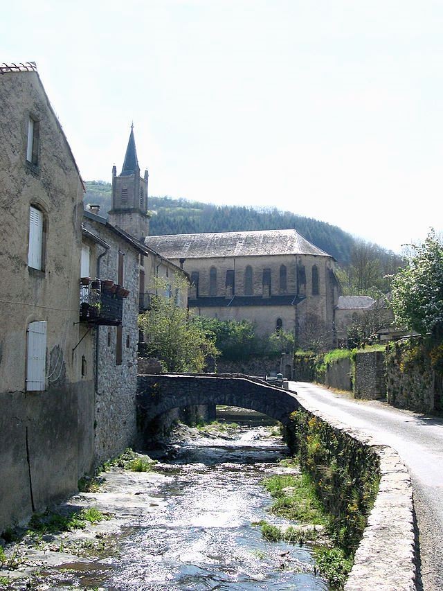 Brusque aveyron pont sur le sanctus