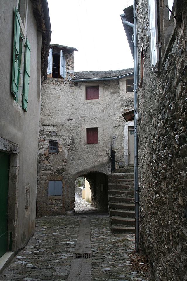 Brusque aveyron poterne