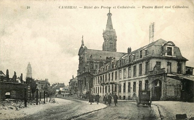 Cambrai 59 l hotel des postes et la cathedrale cpa