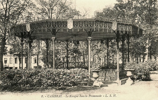 Cambrai 59 le kiosque cpa