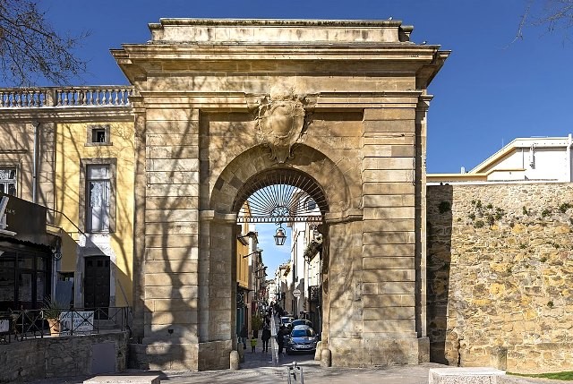 La porte des jacobins