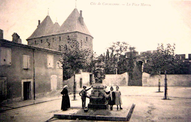 La place Marcou (cpa)