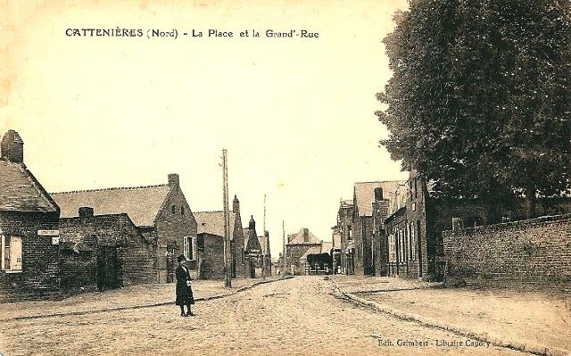 Cattenieres 59 la place et la grand rue cpa