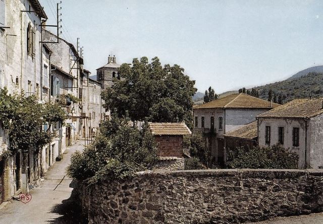 Dans le village
