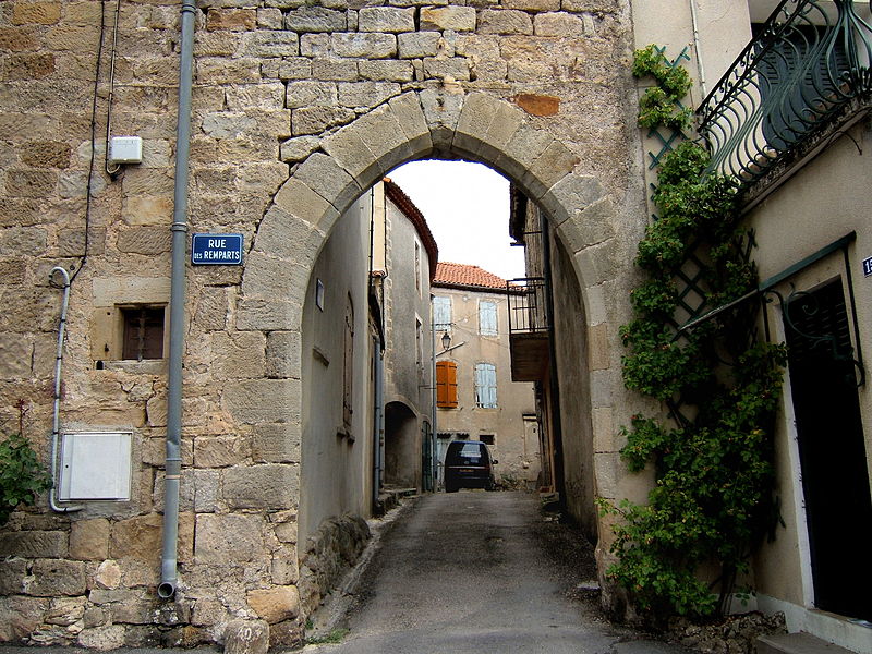 Ceilhes-et-Rocozels (Hérault) La porte de l'enceinte