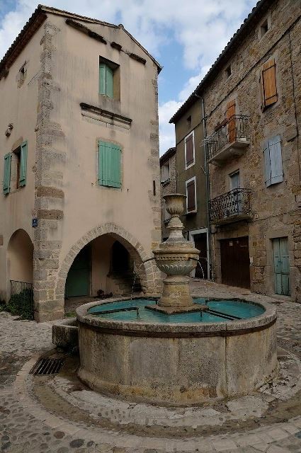 La fontaine de la place du Griffoul 