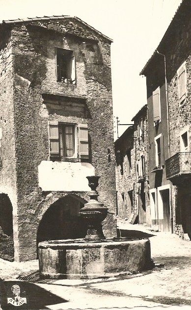 La fontaine de la place du Griffoul, cpa 