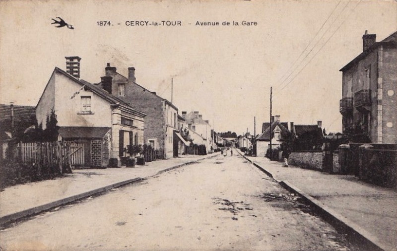 Cercy-la-Tour (Nièvre) L'avenue de la gare CPA