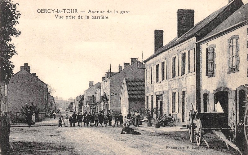 Cercy-la-Tour (Nièvre) L'avenue de la gare CPA