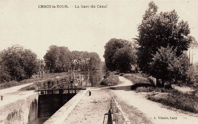 Cercy-la-Tour (Nièvre) L'écluse du canal du Nivernais CPA