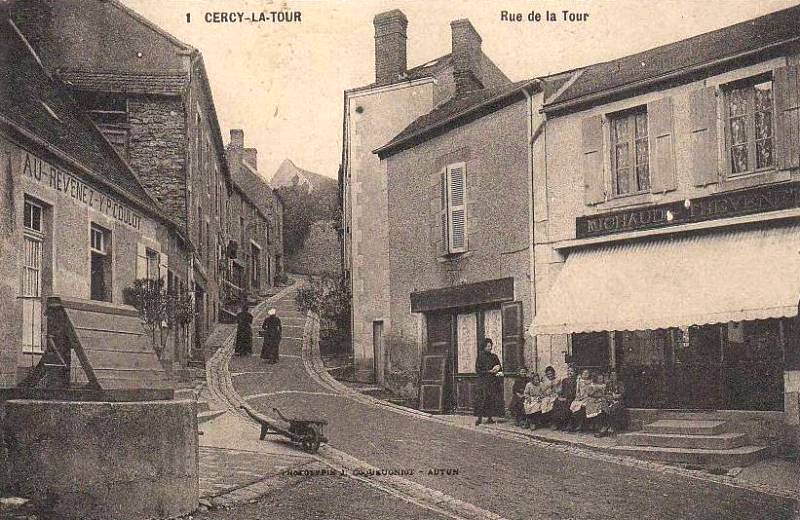 Cercy-la-Tour (Nièvre) La rue du Commerce CPA