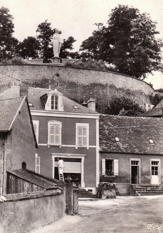 Cercy-la-Tour (Nièvre) La tour CPA