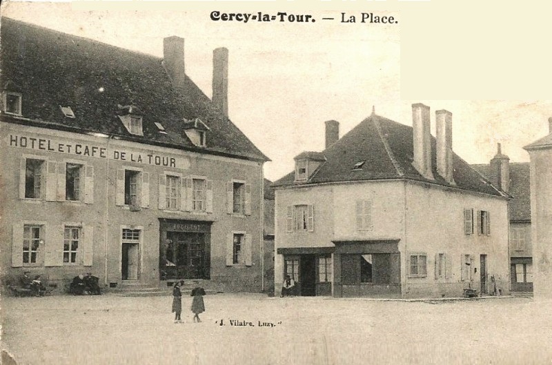 Cercy-la-Tour (Nièvre) Le café-hôtel de la Tour CPA