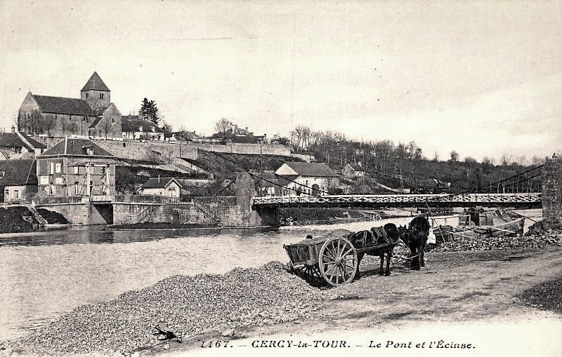 Cercy-la-Tour (Nièvre) Le pont et l'écluse CPA