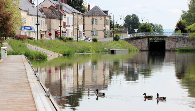 Cercy-la-Tour (Nièvre) Le pont