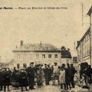 Charly-sur-Marne (Aisne) CPA Hôtel de ville et place du marché