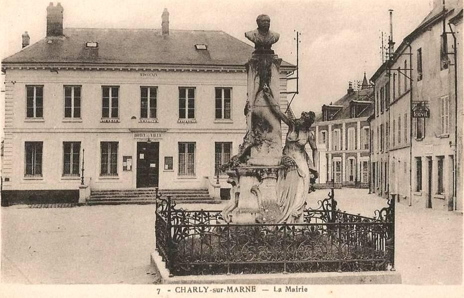 Charly-sur-Marne (Aisne) CPA Hôtel de ville