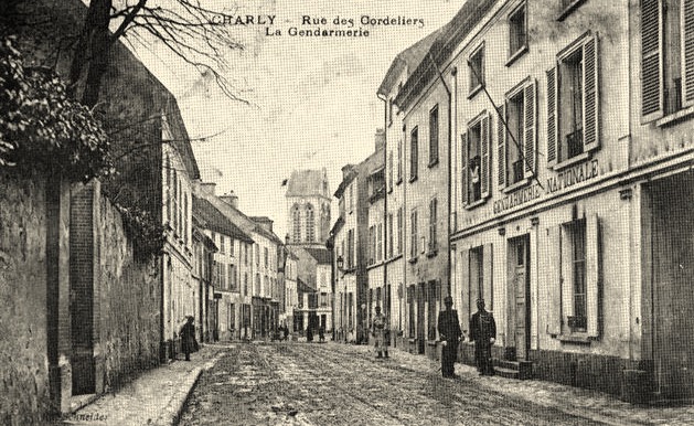 Charly-sur-Marne (Aisne) CPA Rue des Cordeliers et gendarmerie