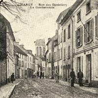 Charly-sur-Marne (Aisne) CPA Rue des Cordeliers et gendarmerie