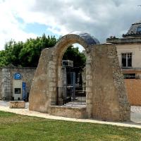  L'église Sainte-Foy, portail roman