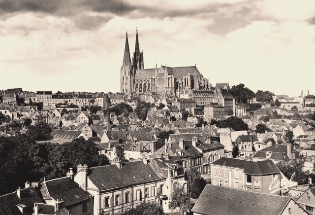 Chartres (28) La cathédrale, vue aérienne CPA
