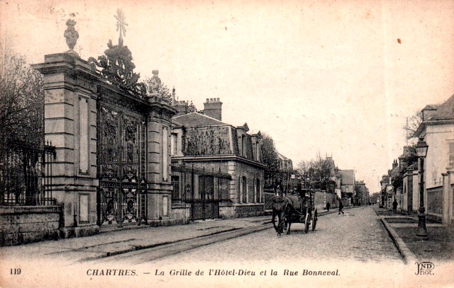 Chartres (28) La grille de L'Hôtel-Dieu CPA