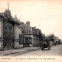 La grille de L'Hôtel-Dieu CPA