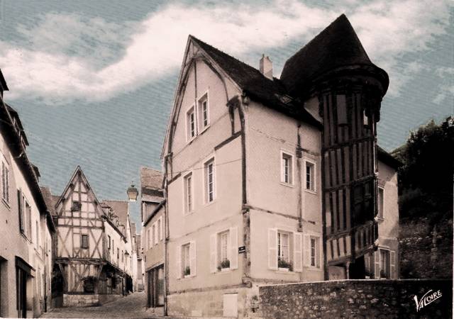 Chartres (28) La Maison des Vieux Consuls et son escalier CPA