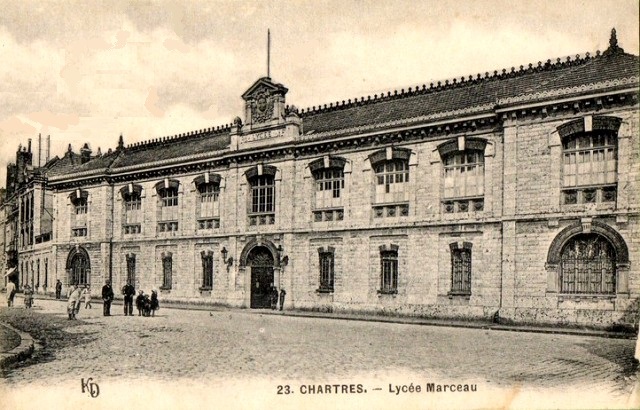 Chartres (28) Le lycée Marceau, la cour d'honneur CPA
