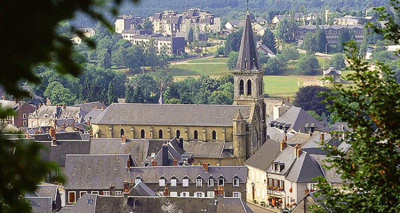 Château-Chinon (Nièvre) L'église Saint Romain