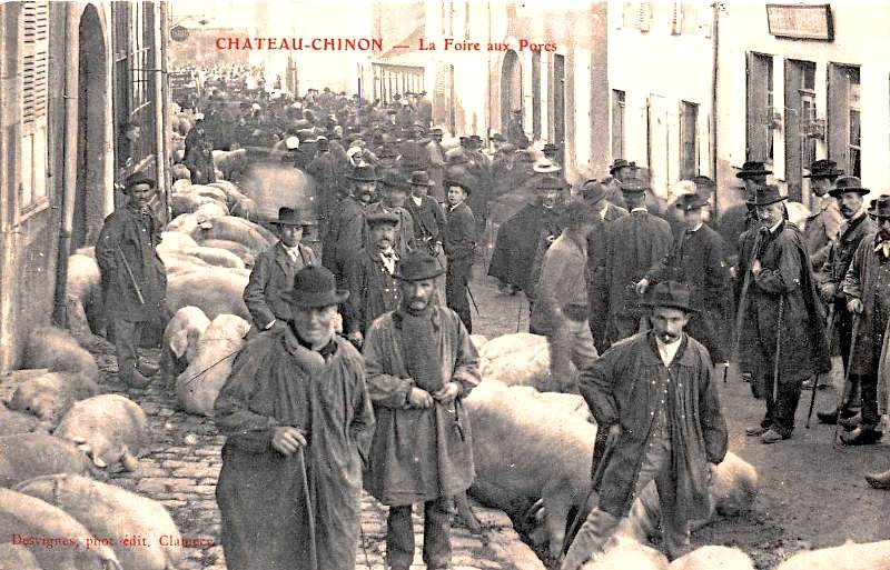 Château-Chinon (Nièvre) La foire aux porcs CPA
