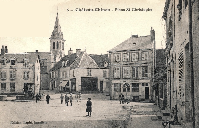 Château-Chinon (Nièvre) La place St Christophe CPA
