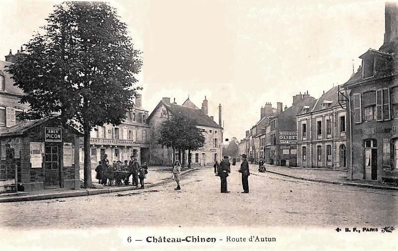 Château-Chinon (Nièvre) La route d'Autun CPA