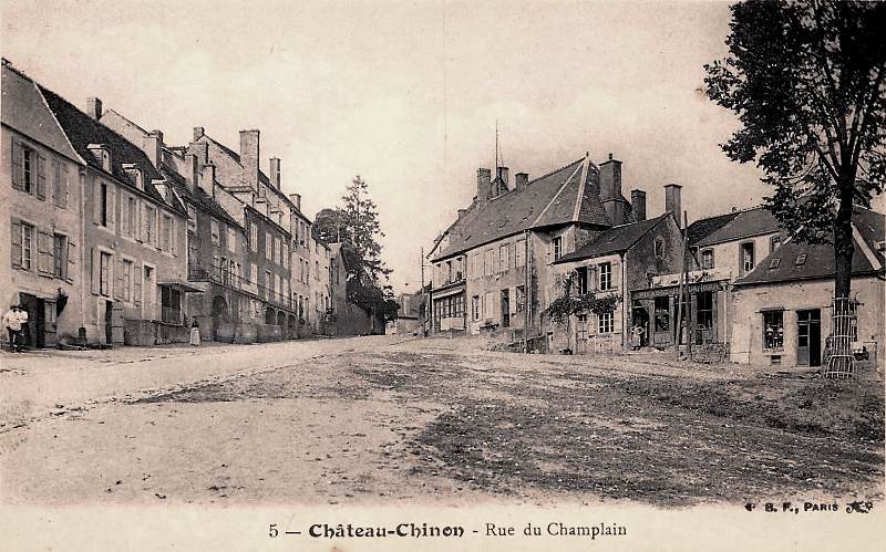 Château-Chinon (Nièvre) La rue du Champlain CPA